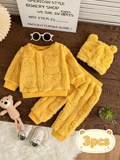 SHEIN Vintaside Kids 3 قطع/مجموعة ملابس أطفال أولاد وبنات، سترة وبنطال رياضي وقبعة بأذنين من الفليس الجاكار بنقشة دب مخملي، أصفر فاتح، خريف، لطيف وكاواي للعطلات