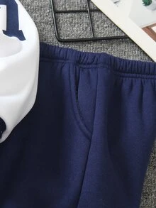 SHEIN 男孩抓絨撞色棒球外套和運動褲兩件套，字母數字印花羈扣外套，秋冬休閒運動套裝 - 藏蓝色 - 查看 6