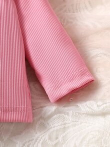 SHEIN 3件組女嬰牛仔吊帶褲，可愛粉藍草莓刺繡荷葉邊蝴蝶結長袖圓領棉質套裝，生日派對秋季假期穿搭 - 粉色 - 查看 7