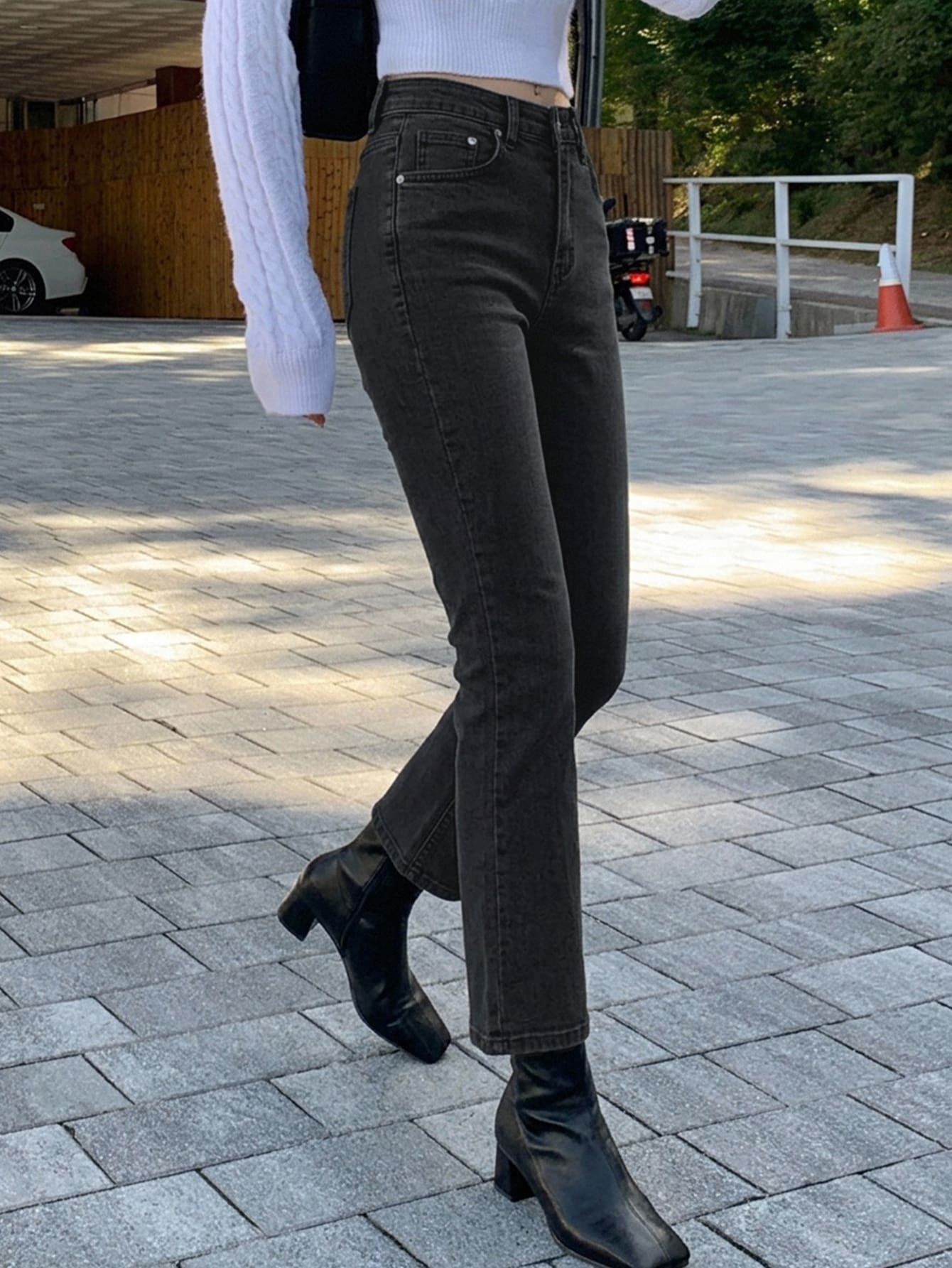 DAZY Women's Flared Jeans With Pockets, Fashionable And Versatile Casual Pants - Black - View 1