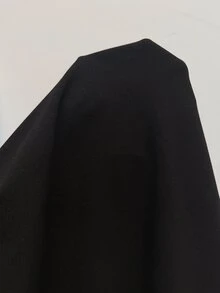 Cravure Gaun Hitam Ukuran Besar dengan Leher V Berenda dan Pinggang Ramping, Lengan Panjang, Model Drape untuk Musim Gugur - Hitam - View 4