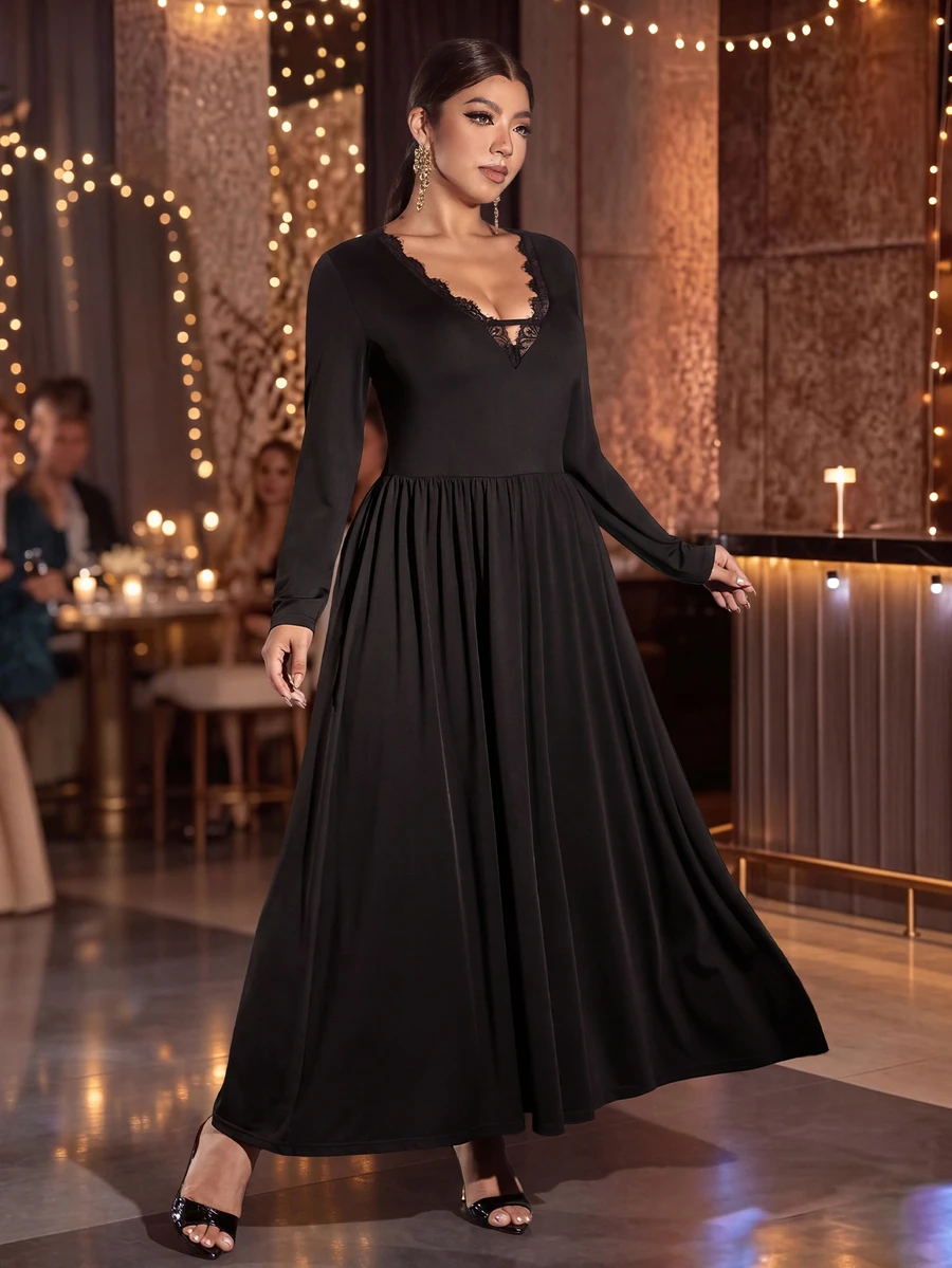 Cravure Gaun Hitam Ukuran Besar dengan Leher V Berenda dan Pinggang Ramping, Lengan Panjang, Model Drape untuk Musim Gugur - Hitam - View 1