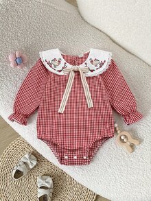 SHEIN Baby Girl Colorblock Peter Pan Collar Colorblock Bow Cute Floral Duck Embroidery Pattern Long Sleeve Plaid Versatile Romper Thick Style Suitable For Winter - Red and White - View 3