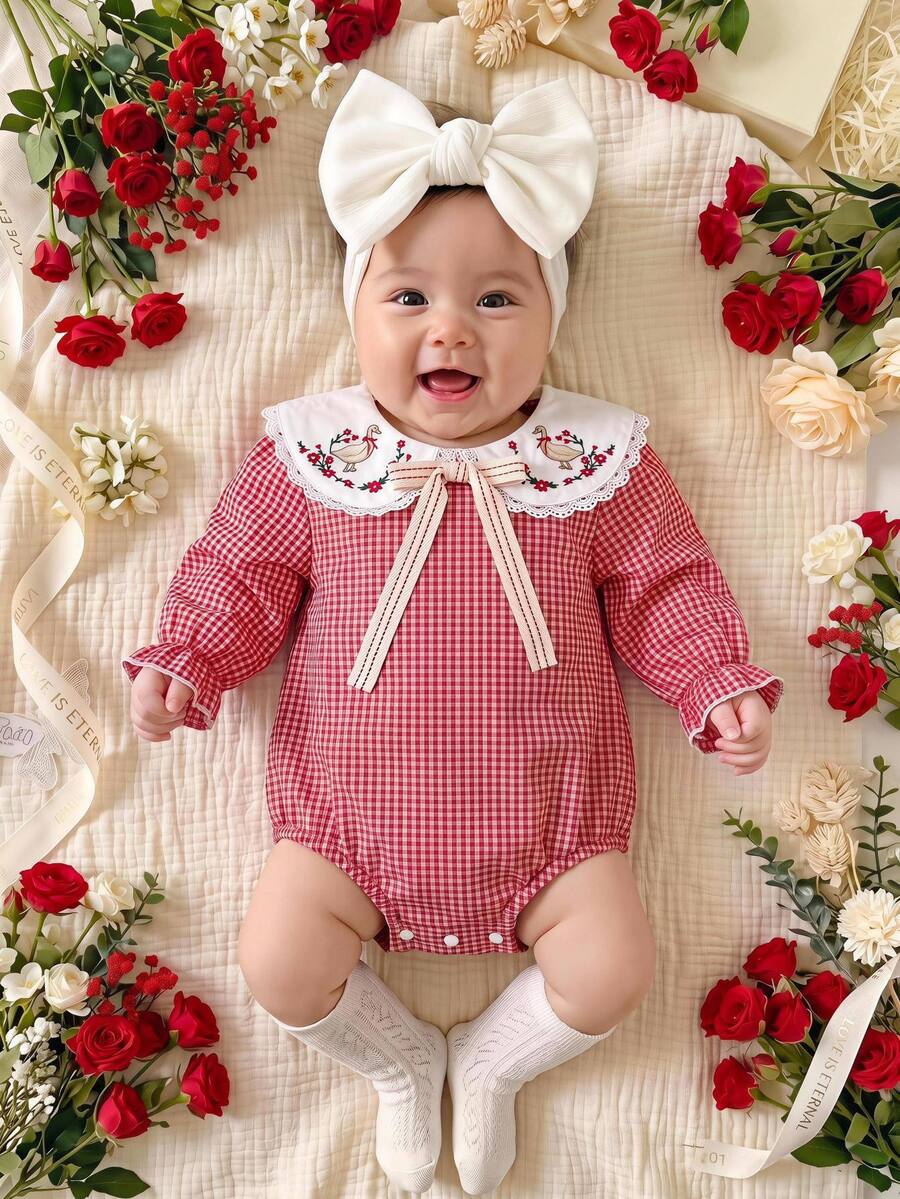 SHEIN Rompi Bayi Perempuan Motif Blok Warna, Kerah Peter Pan, Pita Blok Warna, Motif Bunga Lucu, Bebek, Bordir, Lengan Panjang, Kotak-kotak, Serbaguna, Tebal, Cocok untuk Musim Dingin - Red and White - View 1