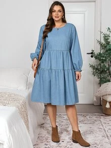 SHEIN CURVE+ Gaun Denim Longgar Lengan Lentera dengan Hem Berumbai untuk Wanita Ukuran Plus - Biru - View 5