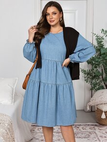 SHEIN CURVE+ Gaun Denim Longgar Lengan Lentera dengan Hem Berumbai untuk Wanita Ukuran Plus - Biru - View 6