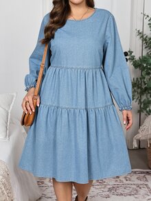 SHEIN CURVE+ Gaun Denim Longgar Lengan Lentera dengan Hem Berumbai untuk Wanita Ukuran Plus - Biru - View 3