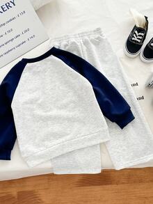 Genkimix Kids 2件組男童刺繡字母圖案海軍藍&灰色對比配色插肩袖運動衫與寬鬆長褲套裝，校園開學秋季運動服 - 灰色 - 查看 9