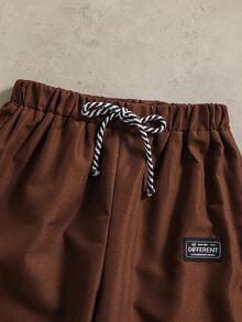 SHEIN Coolqubz 2 件套时尚白色连帽衫搭配橄榄绿色裤子，适合青少年男孩的时尚服装，连帽衫采用绿色定位印花，面料柔软舒适，适合春秋季节，适合上学、郊游等多种场合 - 咖啡棕 - 查看 6