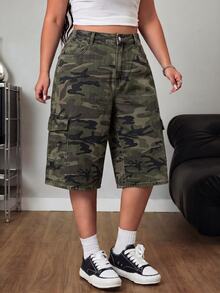 SHEIN ICON Celana Capri Denim Longgar Motif Kamuflase Ukuran Besar dengan Kantong Kancing - Hijau Tentara - View 7