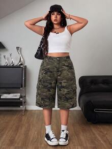 SHEIN ICON Celana Capri Denim Longgar Motif Kamuflase Ukuran Besar dengan Kantong Kancing - Hijau Tentara - View 5