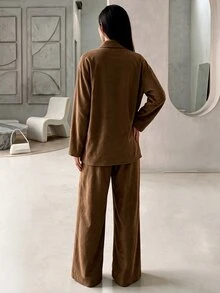 Modelyn Setelan 2 Potong Atasan Wanita Lengan Panjang Bahan Twill Kancing Depan Kasual untuk Berkomuter dan Celana Panjang Lurus - Coklat - View 2