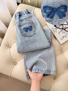 SHEIN Celana Jeans Denim Washed Model Lurus, Kasual, Lucu, Serbaguna, Desain Pita, Saku, Nyaman, Lembut, Longgar, Warna Biru Muda, Cocok untuk Kembali ke Sekolah dan Musim Gugur. - Biru - View 1