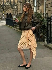 SHEIN PETITE 女款法式棕色波點印花不對稱下擺迷你裙，度假、節慶穿搭，夏秋季，小個子約會派對浪漫復古可愛 - 黃色 - 查看 10