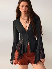 Willow Rêve 女款黑色雪紡襯衫，對比花卉蕾絲，前扣鈕扣，V領，喇叭長袖，秋季哥德風性感，萬聖節夜晚派對，性感上衣 - 黑色 - 查看 6