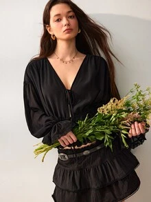 Willow Rêve 女款黑色雪紡襯衫，對比花卉蕾絲，前扣鈕扣，V領，喇叭長袖，秋季哥德風性感，萬聖節夜晚派對，性感上衣 - 黑色 - 查看 8