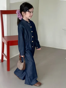 Dazy Kids 女童立領金鈕扣鬆緊腰寬腿牛仔連身褲，長袖復古少女牛仔連身衣 - 深色水洗藍 - 查看 5