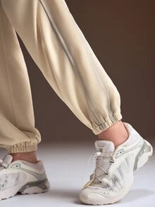 Powerista Celana Olahraga Wanita Warna Beige dengan Pinggang Ganda, Bahan Rajut, dan Bordir Logo - Putih - View 6