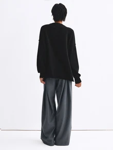 ATUI Studio Sweater Lengan Panjang Wanita Warna Polos Kasual Serbaguna untuk Pemakaian Sehari-hari - Hitam - View 4