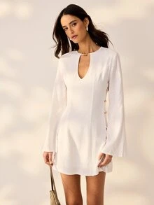 Aralina Gaun Mini Wanita Chic Warna Putih dengan Leher Berlubang dan Lengan Panjang Mengembang, Aksen Kancing, Sempurna untuk Pesta Musim Gugur atau Acara Jalan-jalan. - Putih - View 1