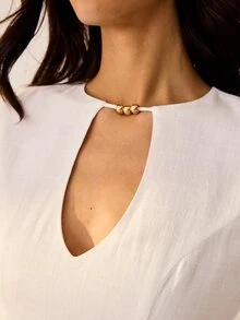 Aralina Gaun Mini Wanita Chic Warna Putih dengan Leher Berlubang dan Lengan Panjang Mengembang, Aksen Kancing, Sempurna untuk Pesta Musim Gugur atau Acara Jalan-jalan. - Putih - View 3