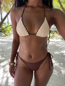 SHEIN Swim بدلة سباحة بيكيني مثلثية بحمالة رقبة مع حواف متباينة - متعدد الألوان - مشاهدة 5