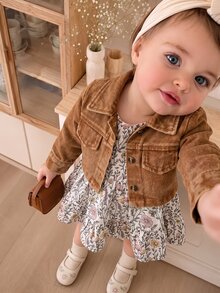 SHEIN Vintaside Kids 2件組女嬰棕色短款牛仔長袖夾克 + 小碎花細肩帶洋裝，休閒復古時尚優雅套裝，適合春秋日常穿著、上學、旅行、度假及各種場合 - 棕色 - 查看 9