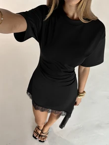 Aloruh 女款優雅圓領不對稱下擺蕾絲拼接收腰短袖迷你洋裝 - 黑色 - 查看 6