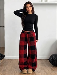 SHEIN 青少年女孩紅色與黑色格紋抓絨寬腿運動褲，休閒百搭貼身低腰抽繩腰鬆寬腿抓絨運動褲，拼色設計，聖誕街頭風，舒適秋冬款式 - 彩色 - 查看 2