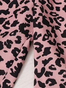 SHEIN 3件組女童甜酷韓系休閒套裝，適合校園出遊日常春/秋穿搭，豹紋數位印花拼色拼接設計，蝴蝶結連帽外套＋黃色細肩帶背心＋寬腿褲套裝 - 黃色 - 查看 6