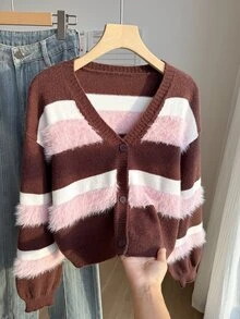 SHEIN 青少年女孩 Y2K 甜酷風條紋拼色針織開襟外套，棕色與粉色拼接人造長毛皮草，V 領單排扣短版毛衣，美式復古秋季長袖落肩寬鬆外套，適合學院風、萬聖節、聖誕節、休閒日常、拍照穿搭、派對造型 - 彩色 - 查看 3