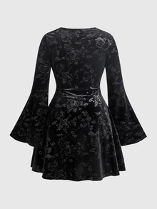 ROMWE Goth Gaun Vintage Rose Motif Gelap Beludru Serbaguna Lengan Lonceng dengan Tali Serut di Pinggang dan Leher V Ukuran Besar - Hitam - View 3
