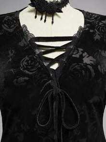 ROMWE Goth Gaun Vintage Rose Motif Gelap Beludru Serbaguna Lengan Lonceng dengan Tali Serut di Pinggang dan Leher V Ukuran Besar - Hitam - View 2
