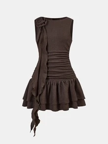 SHEIN Serisse Kids 少女優雅可愛深棕色夏季洋裝，婚禮生日派對賓客穿搭，無袖法式荷葉邊 3D 花朵裝飾百褶不對稱短裙 - 白色 - 查看 2