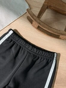 SHEIN 2件組嬰幼兒男童運動衫長褲套裝 學院風奶油黑字母印花條紋 長袖圓領 常規版 戶外秋季節日聖誕 - 黑與白 - 查看 7