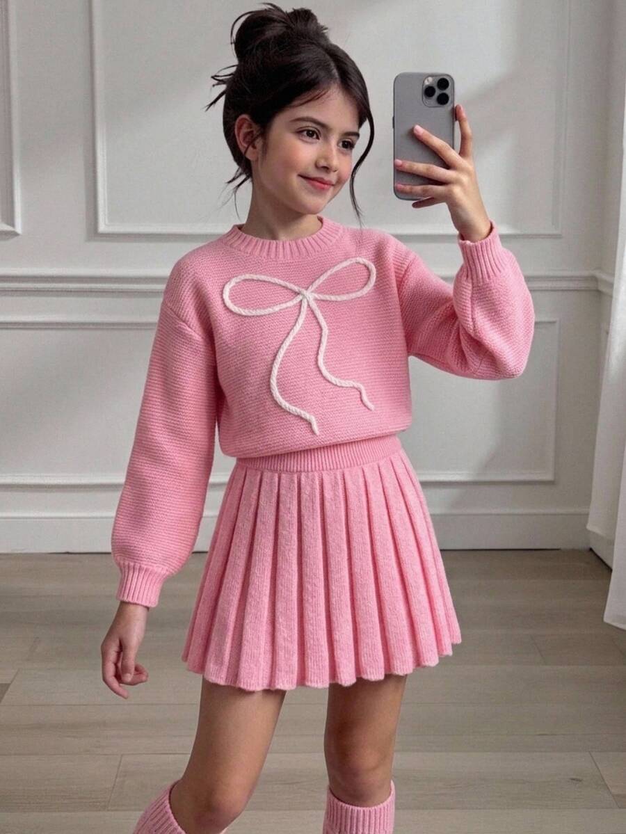 SHEIN 2件組女童毛衣套裝,簡約圓領粉色與白色3D大蝴蝶結裝飾,落肩長袖套頭衫搭配百褶裙,校園可愛風 - 粉色 - 查看 1