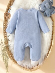 SHEIN 3件組新生兒男嬰連身衣 羅馬式連身褲 可愛甜美淺藍色大象貼布 羅紋針織長袖圓領 生日派對秋冬節日款 按扣設計 - 藍色 - 查看 4