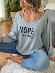 EMERY ROSE Women's Plus Size Dark Grey V-Neck Open Shoulder Screen Print Long Sleeve Sweatshirt,Casual Everyday Elegant Simple Pullover For Autumn Fall Winter - Light Grey - View 5