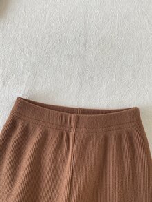 SHEIN Playful Pals 2件組女嬰針織開襟衫褲套裝，可愛甜美棕色奶油色羅紋3D花朵設計，長袖圓領加厚，適合戶外派對、秋季與聖誕節穿著 - 棕色 - 查看 7