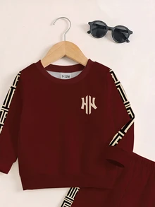 SHEIN 2pcs Baby Boys Sweatshirt Sets Casual Wine Red Geometric Stripe Letter Print Crew Neck Loose Fall Winter Back To School Outfits,1 Random Set - Multicolor - View 5