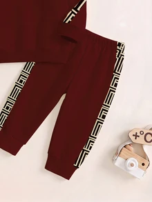 SHEIN 2pcs Baby Boys Sweatshirt Sets Casual Wine Red Geometric Stripe Letter Print Crew Neck Loose Fall Winter Back To School Outfits,1 Random Set - Multicolor - View 6