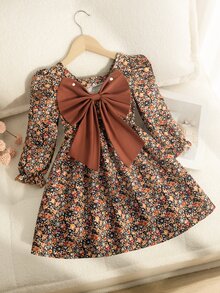 SHEIN Vintaside Kids 少女田園風春夏新款方領長袖梭織碎花洋裝，後背小V設計，可拆卸大蝴蝶結，寬下擺側褶邊，復古簡約百搭公主A字裙，適合戶外秋季出遊與海邊度假 - 彩色 - 查看 1