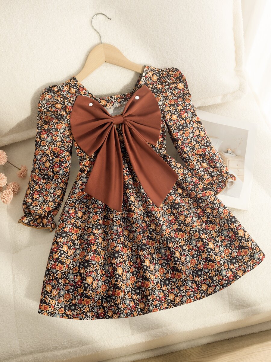 SHEIN Vintaside Kids 少女田園風春夏新款方領長袖梭織碎花洋裝,後背小V設計,可拆卸大蝴蝶結,寬下擺側褶邊,復古簡約百搭公主A字裙,適合戶外秋季出遊與海邊度假 - 彩色 - 查看 1