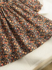 SHEIN Vintaside Kids 少女田園風春夏新款方領長袖梭織碎花洋裝，後背小V設計，可拆卸大蝴蝶結，寬下擺側褶邊，復古簡約百搭公主A字裙，適合戶外秋季出遊與海邊度假 - 彩色 - 查看 5