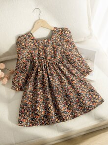 SHEIN Vintaside Kids 少女田園風春夏新款方領長袖梭織碎花洋裝，後背小V設計，可拆卸大蝴蝶結，寬下擺側褶邊，復古簡約百搭公主A字裙，適合戶外秋季出遊與海邊度假 - 彩色 - 查看 8