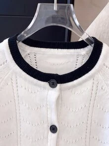 GlowEve CURVE Kardigan Rajut Ukuran Besar Gaya Korea Desain Bisnis Kasual Elegan Fashion dengan Detail Hollow-Out Warna Kontras Lengan Panjang untuk Kantor Hitam dan Putih Musim Gugur - Hitam dan Putih - View 4