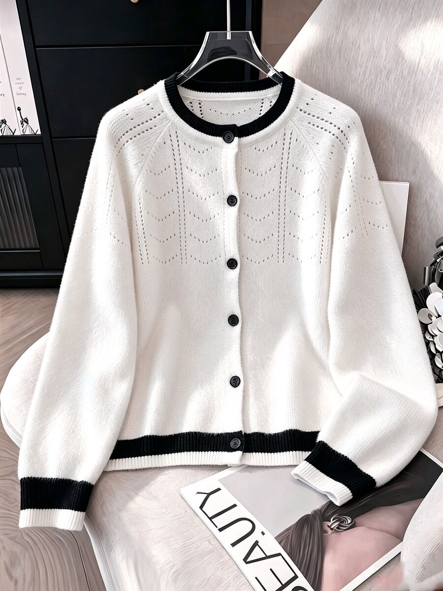GlowEve CURVE Kardigan Rajut Ukuran Besar Gaya Korea Desain Bisnis Kasual Elegan Fashion dengan Detail Hollow-Out Warna Kontras Lengan Panjang untuk Kantor Hitam dan Putih Musim Gugur - Hitam dan Putih - View 1