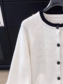 GlowEve CURVE Kardigan Rajut Ukuran Besar Gaya Korea Desain Bisnis Kasual Elegan Fashion dengan Detail Hollow-Out Warna Kontras Lengan Panjang untuk Kantor Hitam dan Putih Musim Gugur - Hitam dan Putih - View 6