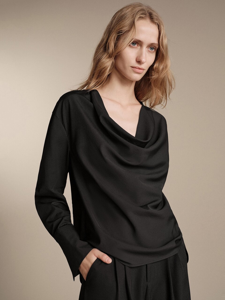 Anewsta Essential New Spring/Autumn Black Linen-Like Drape Cowl Neck Long Sleeve Blouse, Urban Sophisticated Women's Ruched Draped Neck Drop Shoulder Loose Fit Light Luxury Atmosphere Shirt, Suitable For Workplace Commute, Business Meeting, Friend Gathering, Annual Party, Casual Social Evening Wear