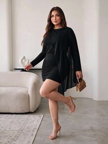 Enliva Gaun Mini Hitam Wanita Ukuran Plus, Gaun Bodycon Asimetris Lengan Panjang dengan Detail Jubah Berlipat untuk Musim Gugur - Hitam - View 5